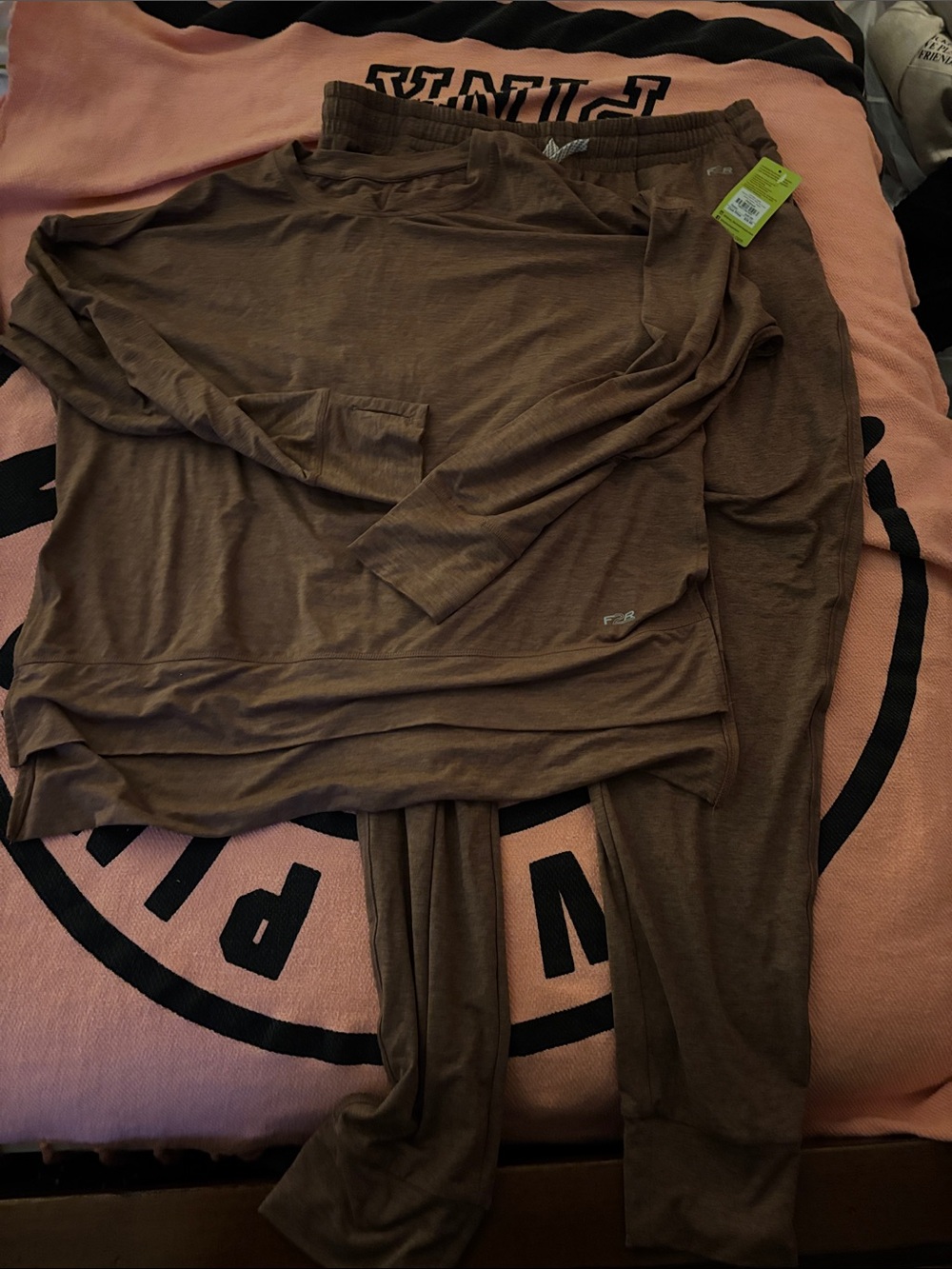 Fit2Run NWT COZY Long-Sleeve Lounge Top & Jogger Pajama Set - Reddish Brown
